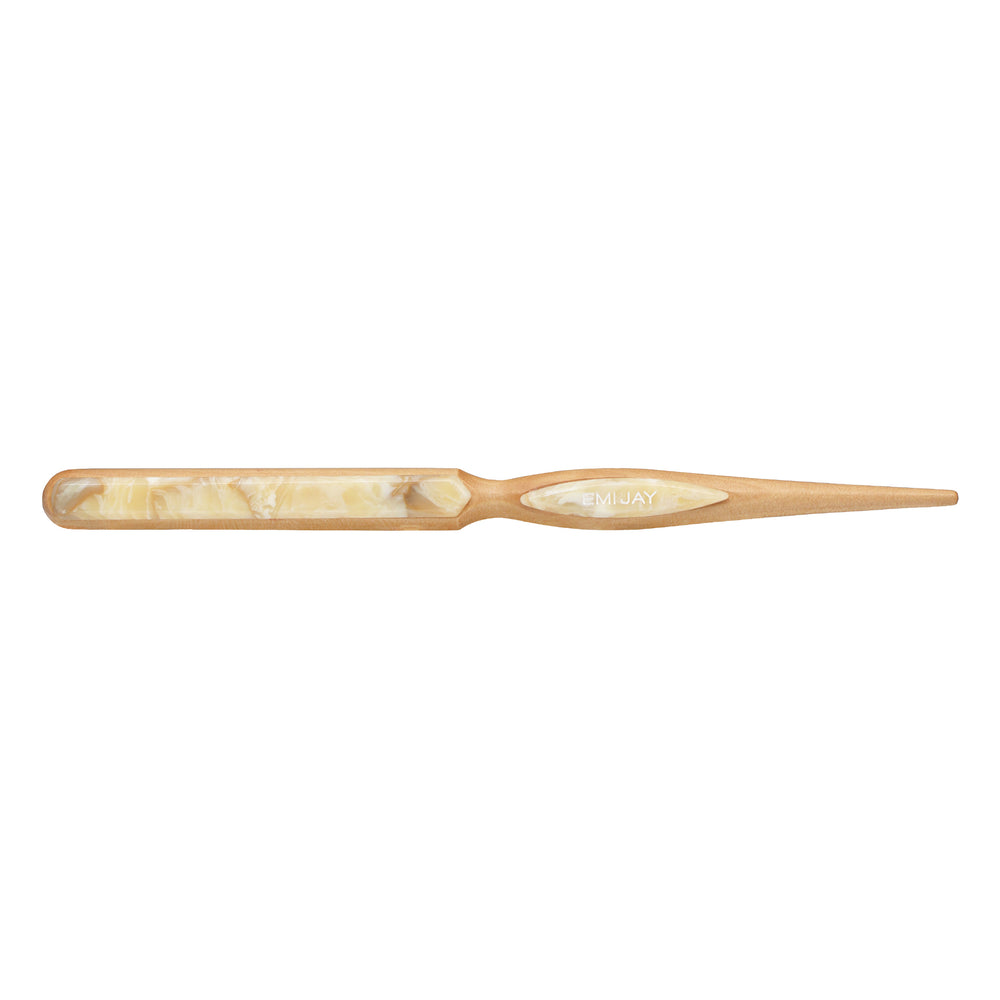 styling_brush_in_chantilly